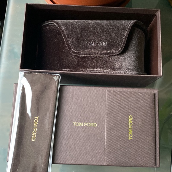 Tom Ford Maeve sunglasses - Picture 4 of 4